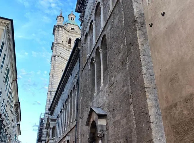 Una Colonna In San Lorenzo - Genovainrelax
